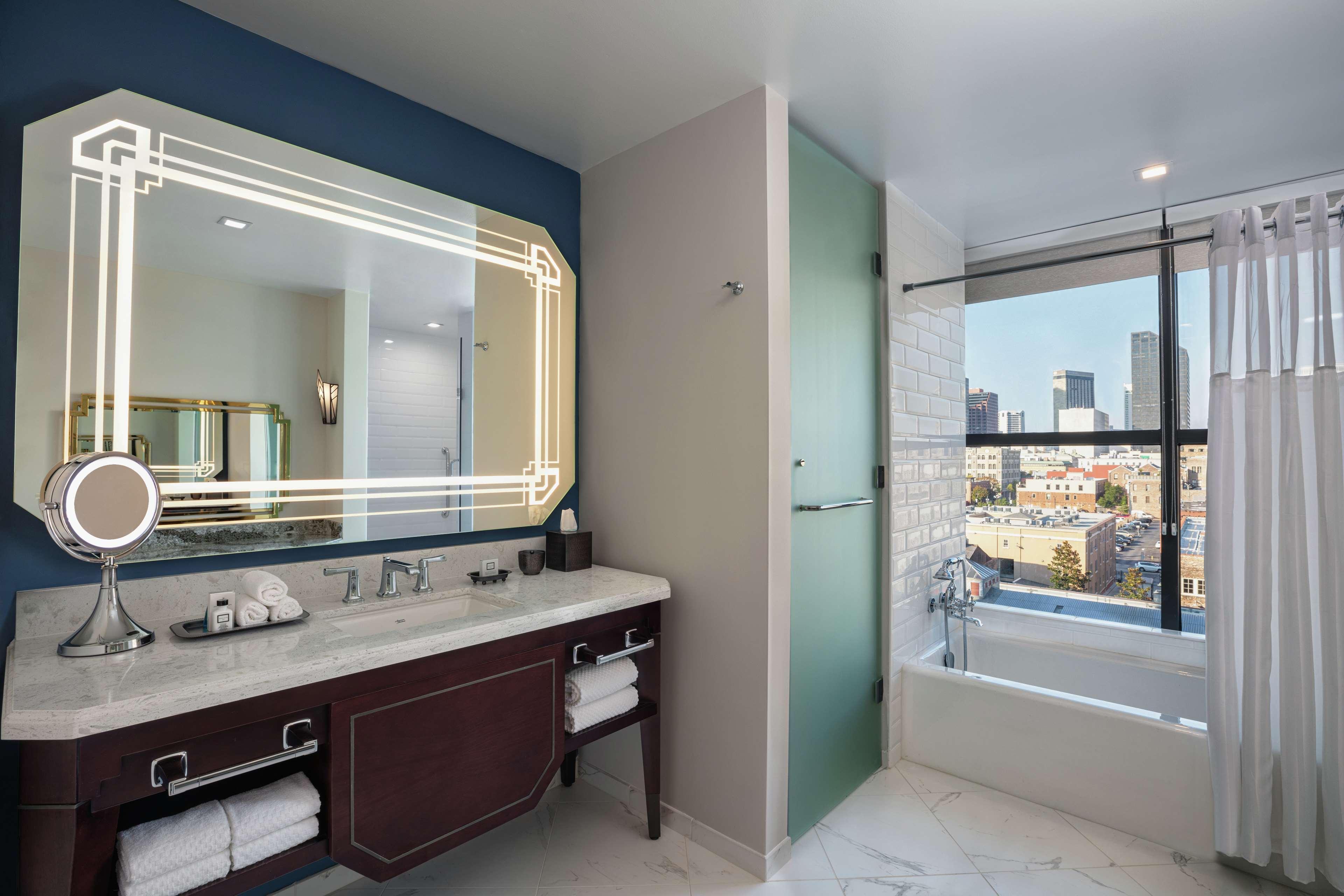 The Higgins Hotel New Orleans, Curio Collection By Hilton Nova Orleães Exterior foto