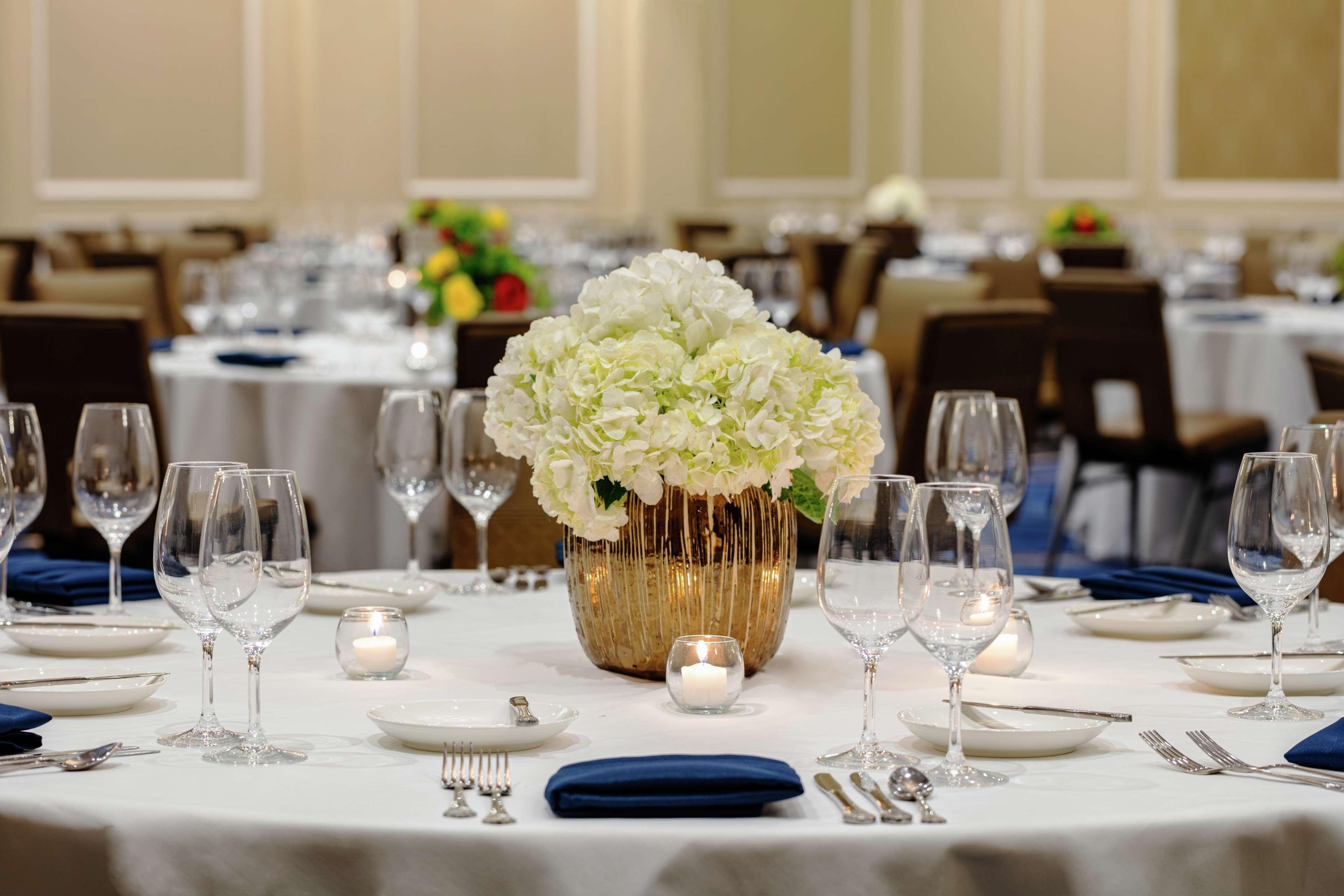 The Higgins Hotel New Orleans, Curio Collection By Hilton Nova Orleães Exterior foto