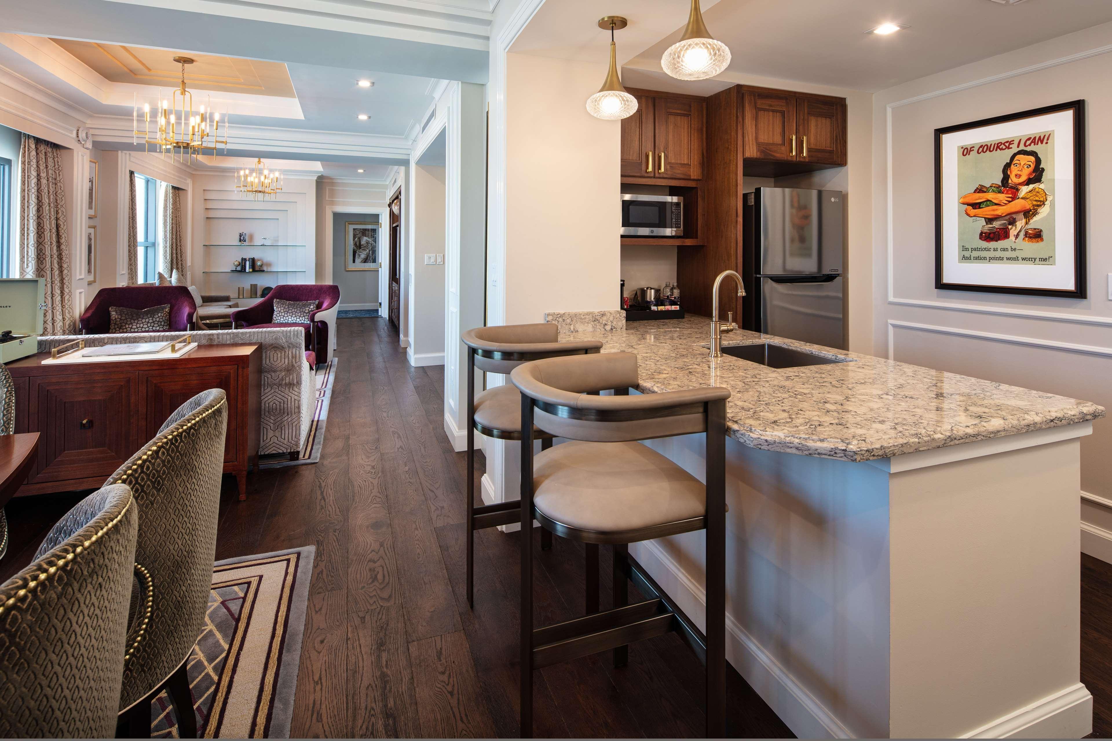 The Higgins Hotel New Orleans, Curio Collection By Hilton Nova Orleães Exterior foto