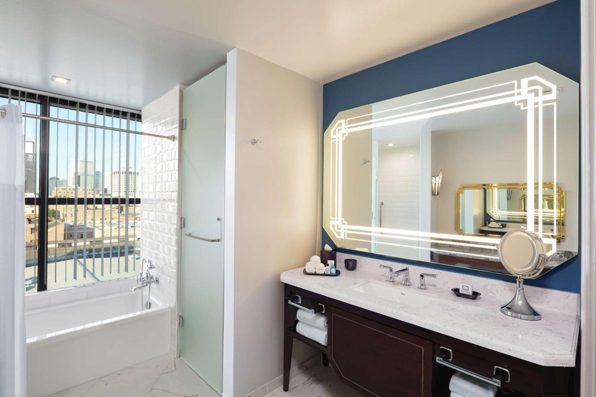 The Higgins Hotel New Orleans, Curio Collection By Hilton Nova Orleães Exterior foto