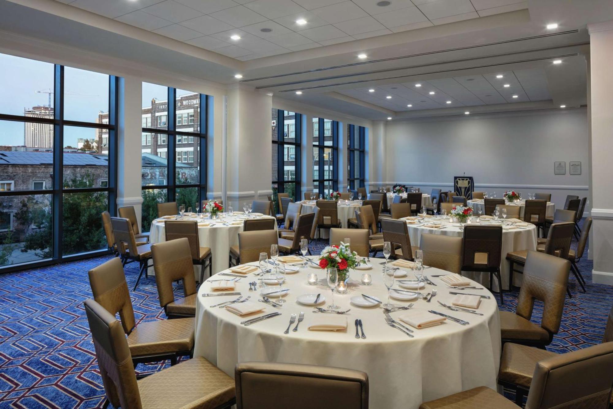 The Higgins Hotel New Orleans, Curio Collection By Hilton Nova Orleães Exterior foto